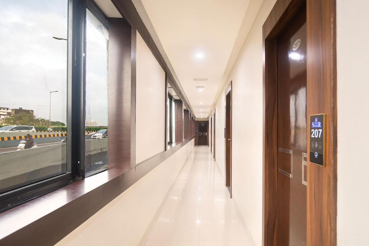 סוראט Hotel Satkar מראה חיצוני תמונה