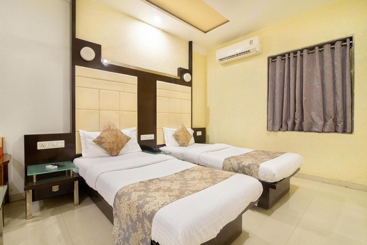 סוראט Hotel Satkar מראה חיצוני תמונה