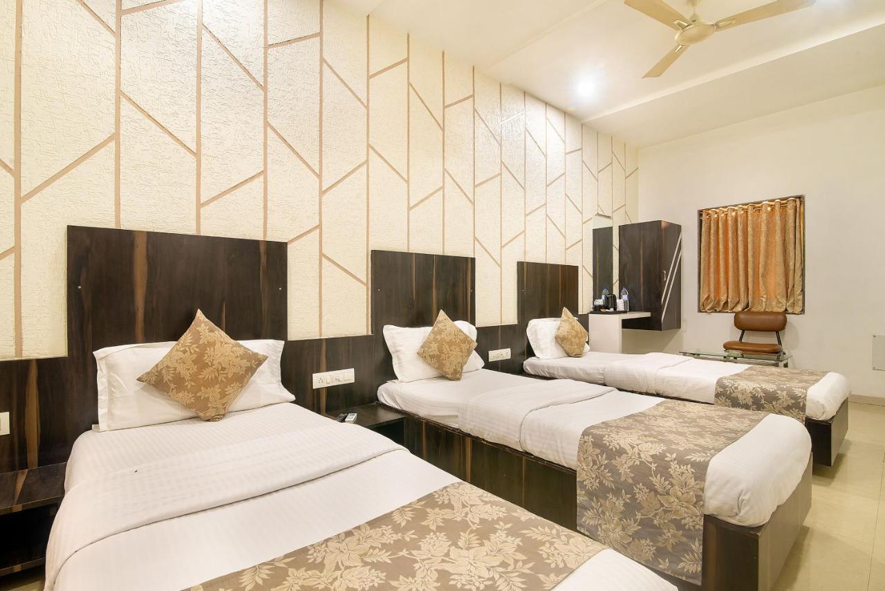סוראט Hotel Satkar מראה חיצוני תמונה